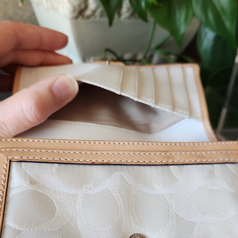Coach Soho Rare Vintage Bee Wallet EUC - Picture 8 of 16